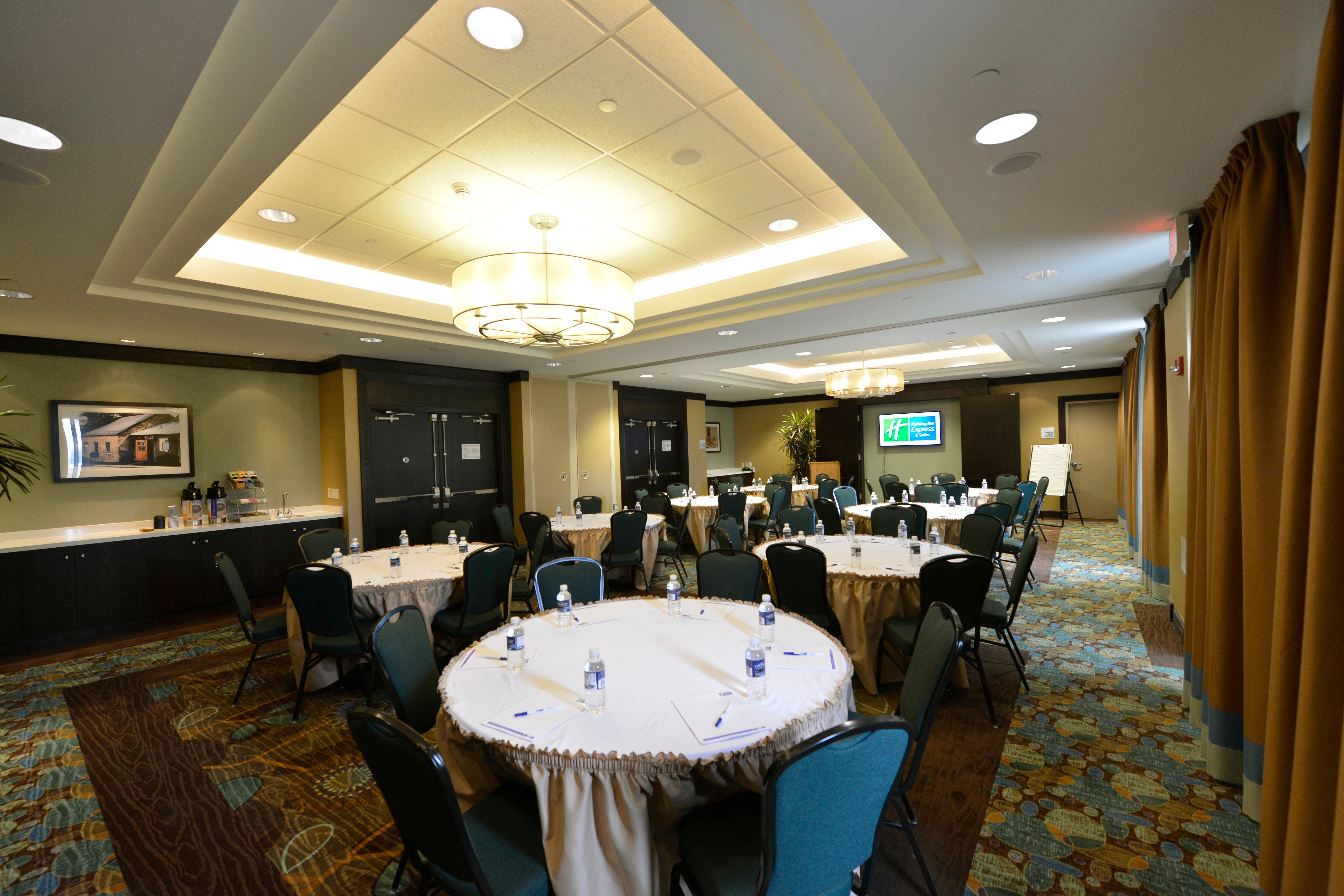 Holiday Inn Express Hotel & Suites Waterloo - St. Jacobs Area By Ihg Exterior foto